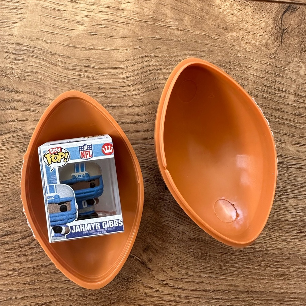 Funko Pop! NFL Jahmyr Gibbs with Football Case